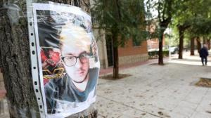 Criminalul lui Pompi, tânărul român tăiat cu maceta în Spania, purta masca lui Jason din "Vineri 13". Poliția îl caută de 6 zile