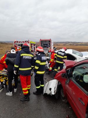 4 persoane au ajuns la spital, după un cumplit accident în Suceava. Un salvator pensionar le-a fost înger păzitor până la sosirea ajutoarelor