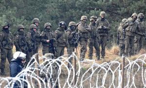Migranții au rupt gardul de la granița belaruso-poloneză cu bâte. Putin și Lukașenko, supărați că Polonia și-a trimis trupele în zonă