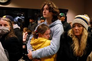 Momentul în care elevii încearcă să scape cu viaţă, după ce un adolescent de 15 ani a deschis focul într-un liceu din Michigan