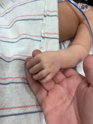 O fetiţă de doar 2 luni, cea mai tânără victimă a tornadelor devastatoare din SUA. Părinţii nu se pot opri din plâns: "Sunt în stare de şoc, nu pare real"