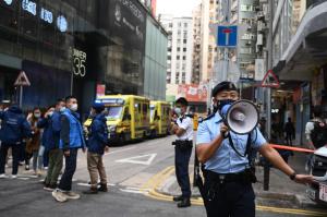 Incendiu la World Trade Center din Hong Kong: 100 de oameni blocaţi pe acoperiş