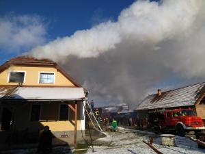 23 de copii au fost evacuaţi dintr-o grădiniţă din Harghita, după ce un incendiu a cuprins acoperişul