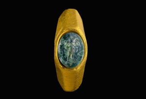 Un inel creştin din aur, vechi de pe vremea romanilor, a fost găsit de arheologii din Israel