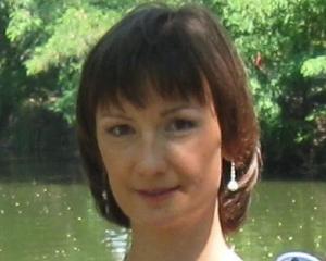 O mamă din Rusia şi-a sugrumat cei doi copii şi i-a abandonat într-o râpă. Doar fetiţa a mai fost găsită în viaţă, însă este în stare gravă