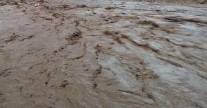 Furia apelor face ravagii în Apuseni, este cod roșu de inundații pe râul Arieș. Mesaj RO-Alert pentru populație