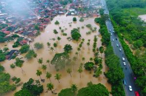 Furia apelor a lovit statul brazilian Bahia. Sunt cel puţin 18 morţi şi zeci de mii de oameni evacuaţi: ''Este o tragedie''