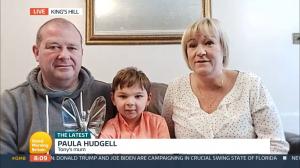 Torturat de părinți până aproape de moarte, un băiețel a reușit să schimbe legea în Marea Britanie: "Am plâns în hohote când l-am întâlnit prima dată"