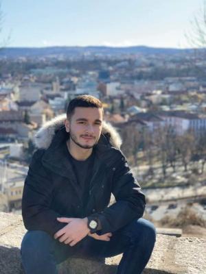 Gabriel, un tânăr pompier, este în stare critică și are nevoie de ajutor. A fost grav rănit în accidentul din Timișoara, în care a pierit Laci Farkas
