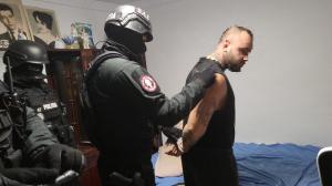 "Bro', lasă uniforma și hai să ne batem!". Șmecher din Constanța, luat pe sus de mascați după ce a înjurat un polițist pe Facebook