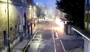 Un bărbat a incendiat un club de noapte din Anglia pentru a se răzbuna pe angajaţi că i-au cerut certificatul Covid -VIDEO