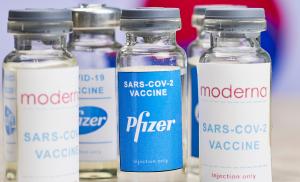 România începe vaccinarea cu serul Moderna. Asemănări și diferențe față de vaccinul Pfizer-BioNtech