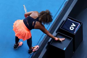 Un fluture a întrerupt meciul lui Naomi Osaka. Imaginile zilei la Australian Open