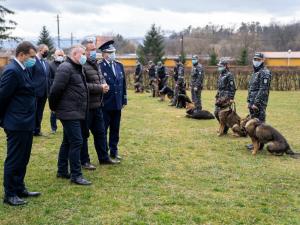 La Sibiu, câinii polițiști sunt antrenați pentru detectarea persoanelor infectate cu virusul SARS-CoV-2