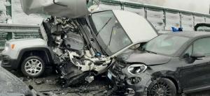 Doi morţi şi zeci de răniţi în Italia, după ce 25 de maşini s-au făcut praf pe autostrada A32 Torino-Bardonecchia