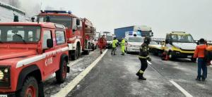 Doi morţi şi zeci de răniţi în Italia, după ce 25 de maşini s-au făcut praf pe autostrada A32 Torino-Bardonecchia