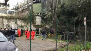 Un român din Italia a murit strivit în maşină, s-a prăbușit cu Opelul de pe un pod din Roma, de la 8 metri înălţime
