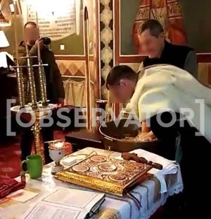 Preotul care a botezat bebeluşul din Suceava, decedat ulterior la spital, a fost suspendat de la slujire