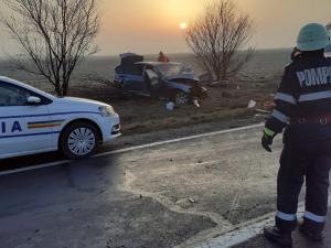 Accident cu cinci victime la Moara Nouă, în Dâmboviţa. Două maşini şi un microbuz, impact teribil DN 71
