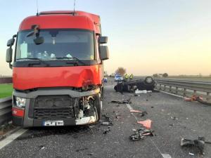 Șofer român de TIR, accident înfiorător în Italia. Un tânăr asistent medical a murit pe loc după ce a intrat cu mașina pe contrasens
