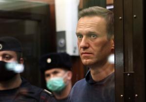 Imediat după ce a fost condamnat la închisoare, Alexei Navalnîi i-a desenat soției o inimă din sala de judecată