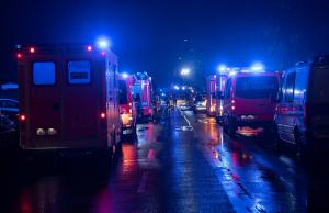 Tineri în Audi RS 5, arşi de vii după ce bolidul a retezat doi copaci, s-a rupt în două şi a luat foc, în centrul Berlinului