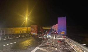 Accident groaznic de circulaţie, între două camioane, pe Autostrada A1