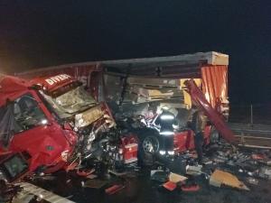 Accident groaznic de circulaţie, între două camioane, pe Autostrada A1