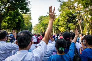 Proteste de amploare în Myanmar, la câteva zile după lovitura de stat. Accesul la reţelele sociale a fost restricţionat