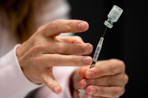 163.800 doze din cea de-a opta tranşă de vaccin Pfizer/BioNTech sosesc luni în ţară