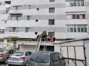 Tânăra care s-a aruncat de la etaj, în Bârlad, a lăsat un mesaj de adio. Fata readusă la viaţă de medici a murit la spital