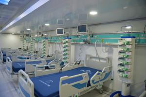 Cum arată un pat de la Anestezie și Terapie Intensivă (ATI) și ce aparatură medicală necesită