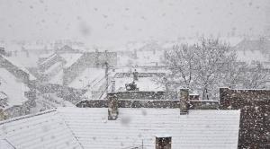 Informare meteo de ninsori abundente emisă de ANM. Strat nou de zăpadă la munte, ploi în restul ţării