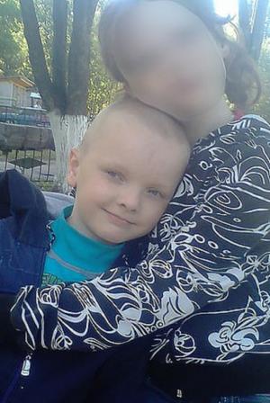 O mamă şi-a torturat până la moarte fiul, un băieţel de opt ani, pentru că i-a spus tatălui vitreg că ea are un amant, în Rusia
