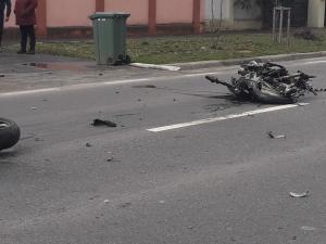 Motociclist mort pe loc la Cernica, ucis de maşina de gunoi. Şoferul a trecut şi peste victimă