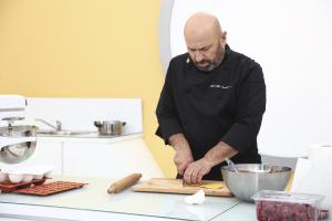 Chefi la cutite, azi 20:30 pe Antena 1: Chef Scărlătescu rămâne fără cuvinte la aparția unei concurente