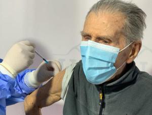Alexandru Negruță, un veteran de război în vârstă de 99 de ani, s-a vaccinat în marţi dimineață la Circul Metropolitan