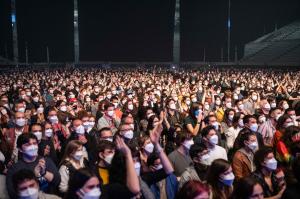 Concert rock în Barcelona cu 5 mii de spectatori. Oamenii au fost testaţi pentru Covid-19 în aceeaşi zi