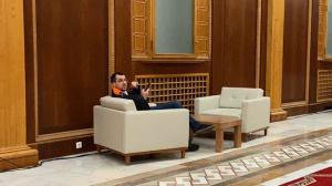 Vlad Voiculescu a fost surprins fără mască de protecţie chiar pe holurile Parlamentului. Ce explicaţie a dat ministrul Sănătăţii