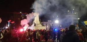 VIDEO. Proteste cu mii de oameni în București și în țară față de noile restricții. În Galați, protestatarii au aruncat cu pietre în jandarmi
