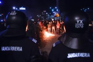 Jandarmeria, după protestele anti-restricții: Am identificat 188 de persoane și am luat măsurile legale, 12 jandarmi au fost răniți