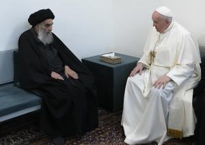 Papa Francisc şi clericul șiit Ali al-Sistani au discutat, în cadrul unei întâlniri istorice. Papa s-a descălţat înainte de a intra în cameră
