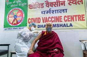 Dalai Lama, 85 de ani, s-a vaccinat anti-Covid. "Această injecție este foarte, foarte utilă", a spus liderul spiritual tibetan