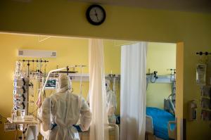 Dosar penal pentru omor, după dezvăluirile din secţia ATI Covid a Spitalului Sibiu: "Am văzut oameni care efectiv mor de vii"