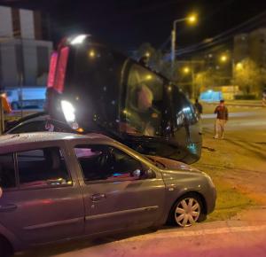 Momentul în care o șoferiță băută face ravagii cu mașina, într-o parcare din Ploiești