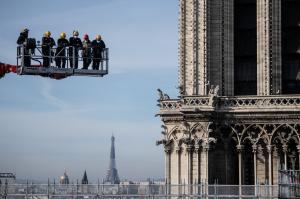Reconstrucţia catedralei Notre-Dame din Paris ar putea costa 830 de milioane de euro