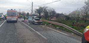 Imagini de coşmar pe un drum din Vrancea, după ce un TIR a intrat pe contrasens. Două copile au ajuns la spital