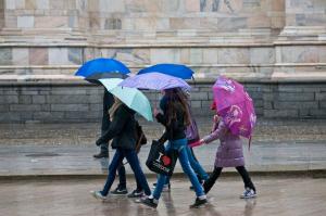 Vremea 17 aprilie. Ploile vor pune stăpânire pe jumătate din ţară. Prognoza meteo pentru Capitală