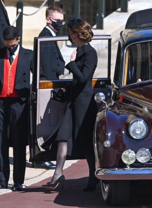 Ce simbolizează colierul de perle purtat de Ducesa de Cambridge la funeraliile prințului Philip