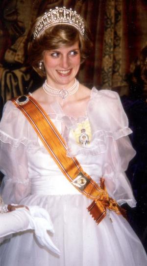 Ce simbolizează colierul de perle purtat de Ducesa de Cambridge la funeraliile prințului Philip